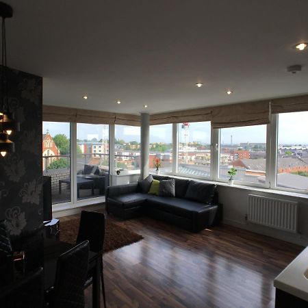 Luxury 2 Bed Penthouse Apartment Near Station Londra Exterior foto